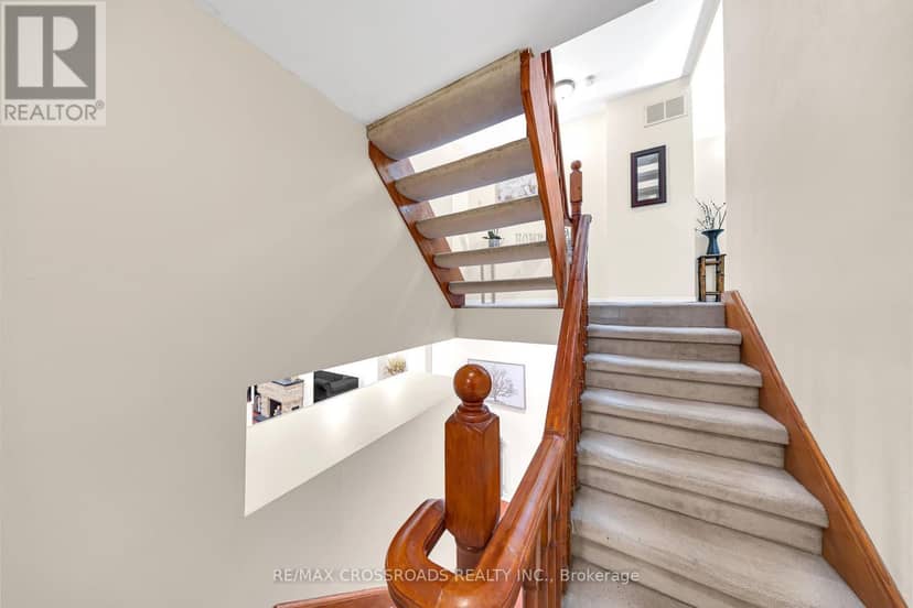 592A Danforth Road — photo 19 of 40