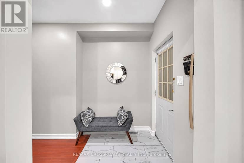 592A Danforth Road — photo 4 of 40