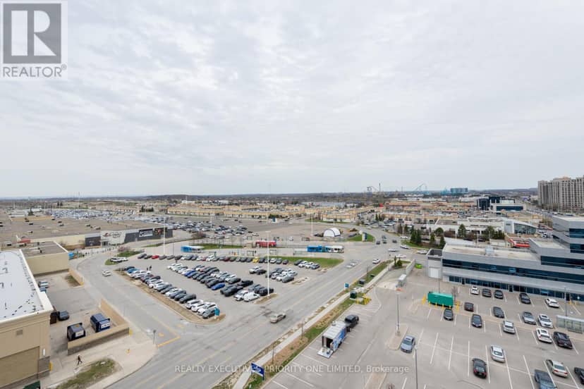 923 - 9000 Jane Street — photo 23 of 32