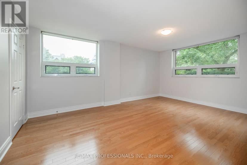 105 - 95 La Rose Avenue — photo 18 of 37