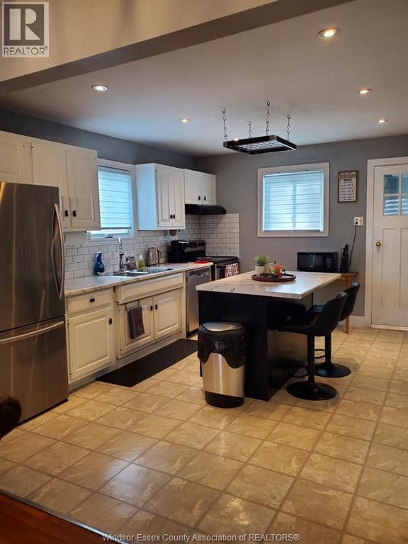 25 St Clair Street — photo 10 of 34