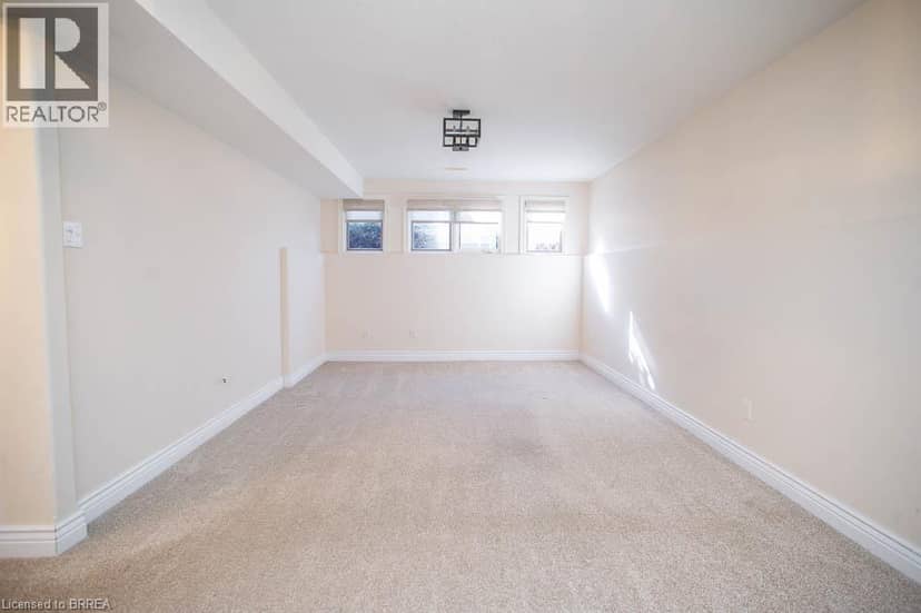16 BRADBURY Crescent — photo 20 of 37