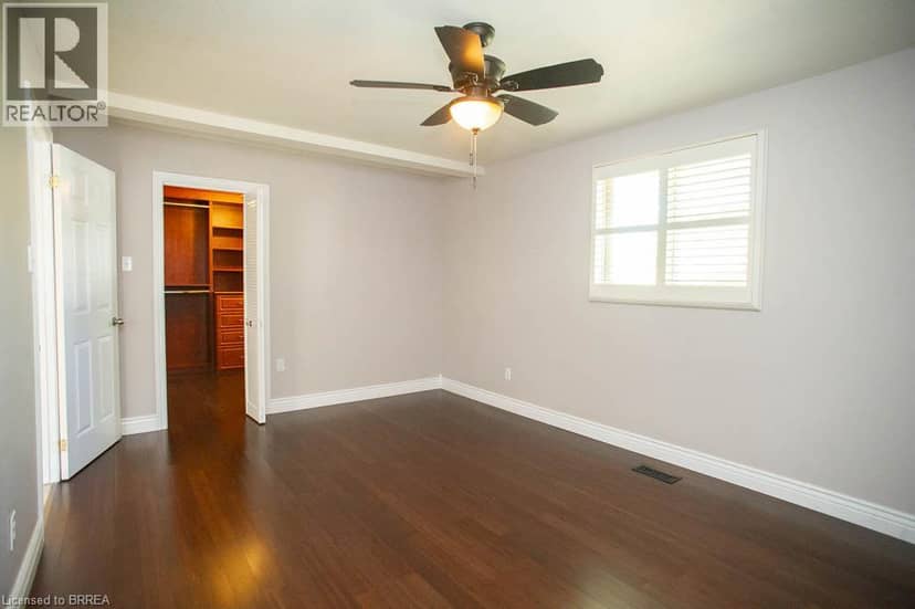 16 BRADBURY Crescent — photo 13 of 37