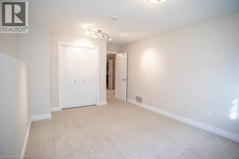 16 BRADBURY Crescent — photo 25 of 37
