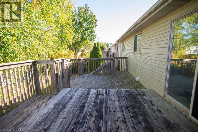 16 BRADBURY Crescent — photo 28 of 37