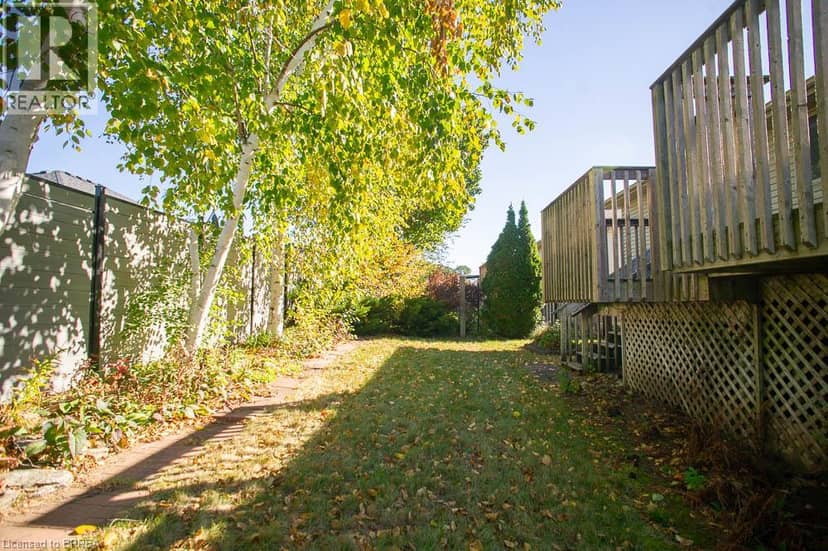 16 BRADBURY Crescent — photo 30 of 37