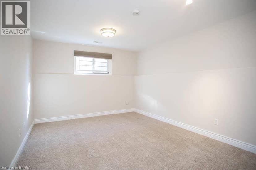 16 BRADBURY Crescent — photo 24 of 37