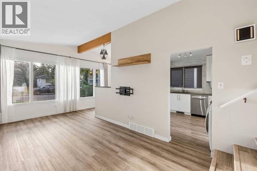 3608 Centre B Street NW, Calgary, photo 4