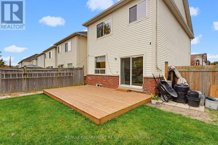 63 Golden Iris Crescent — photo 16 of 19