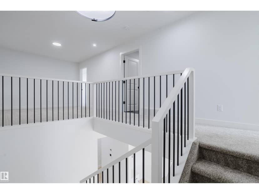 6215 29 AV SW — photo 31 of 40