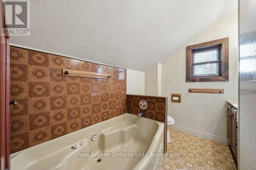 84 Alma Street N — photo 33 of 40
