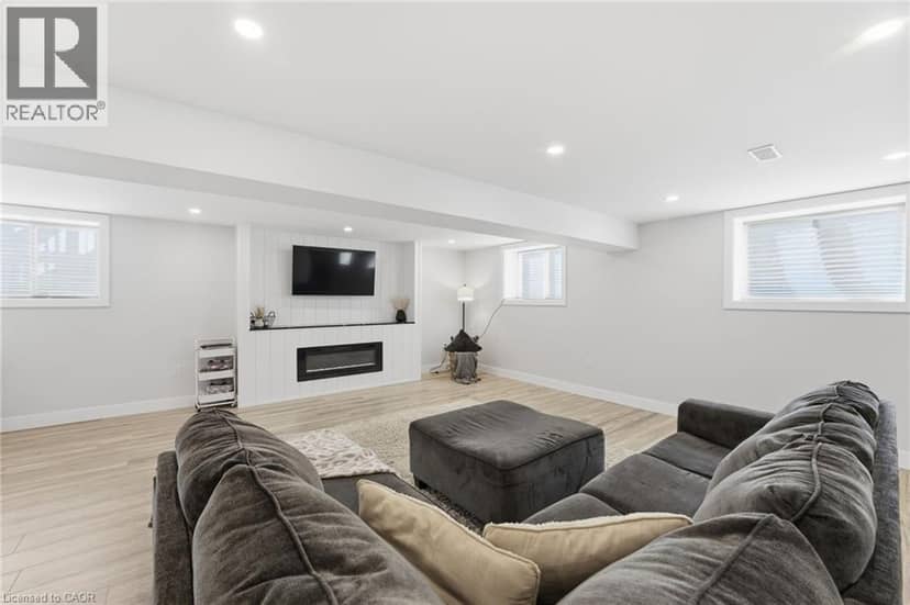 48 REBECCA Drive — photo 22 of 33