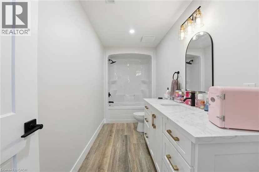 48 REBECCA Drive — photo 25 of 33
