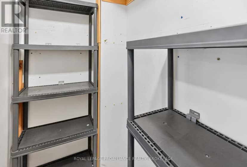 403 - 1 Mowat Avenue — photo 29 of 32