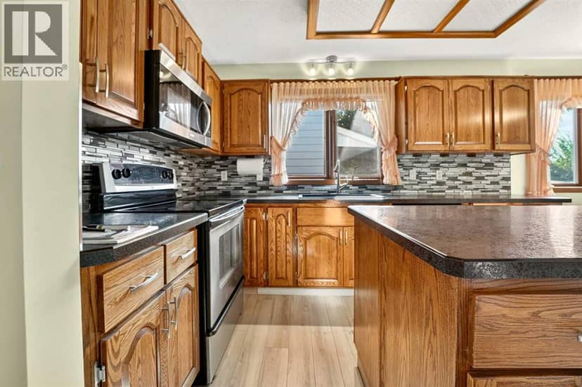 3606 Spruce Drive S — photo 23 of 40