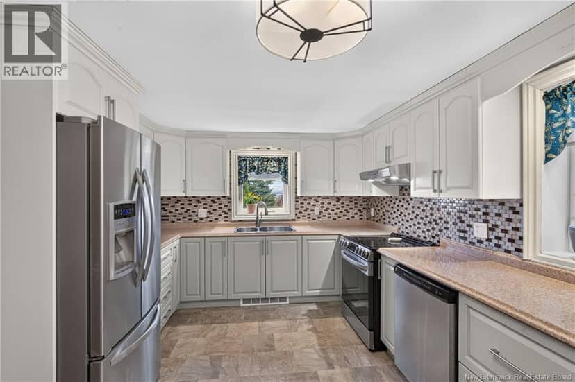 44 Sunset Drive — photo 11 of 32