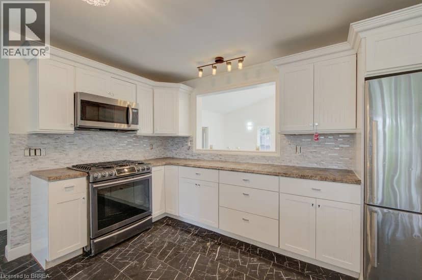 6 BAYLY Drive — photo 12 of 40