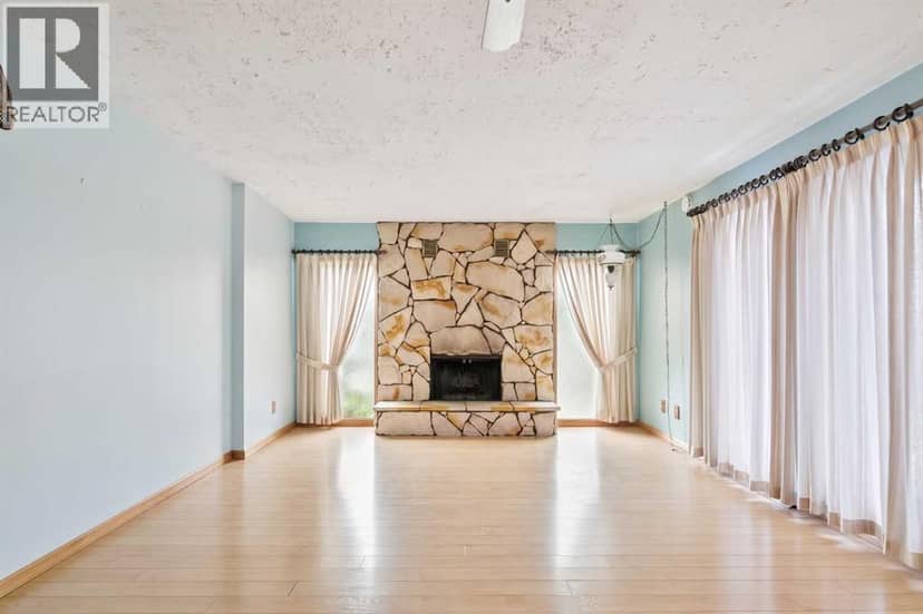 4528 26 Avenue SW — photo 13 of 35