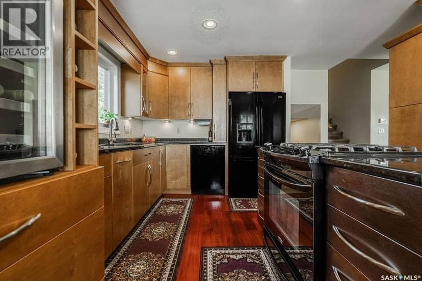 222 Gathercole CRESCENT — photo 10 of 40