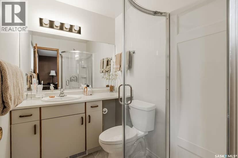 222 Gathercole CRESCENT — photo 18 of 40
