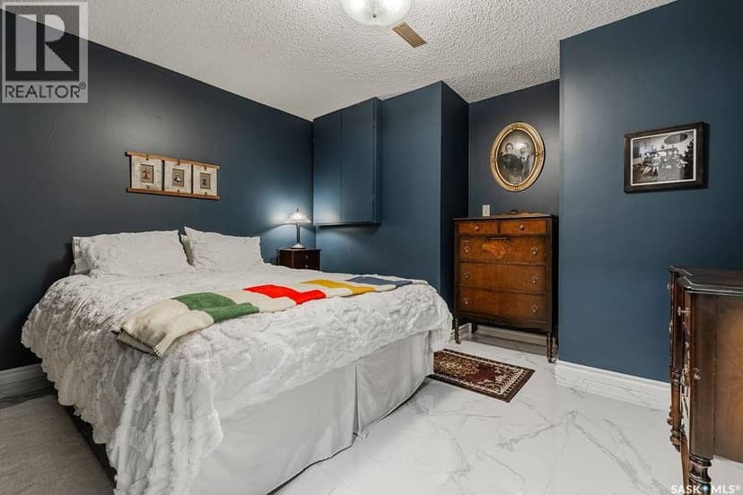 222 Gathercole CRESCENT — photo 37 of 40