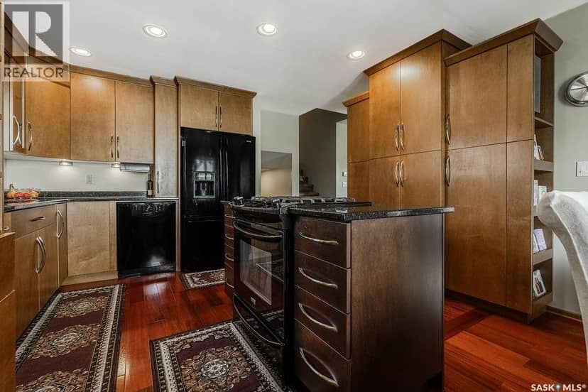 222 Gathercole CRESCENT — photo 9 of 40