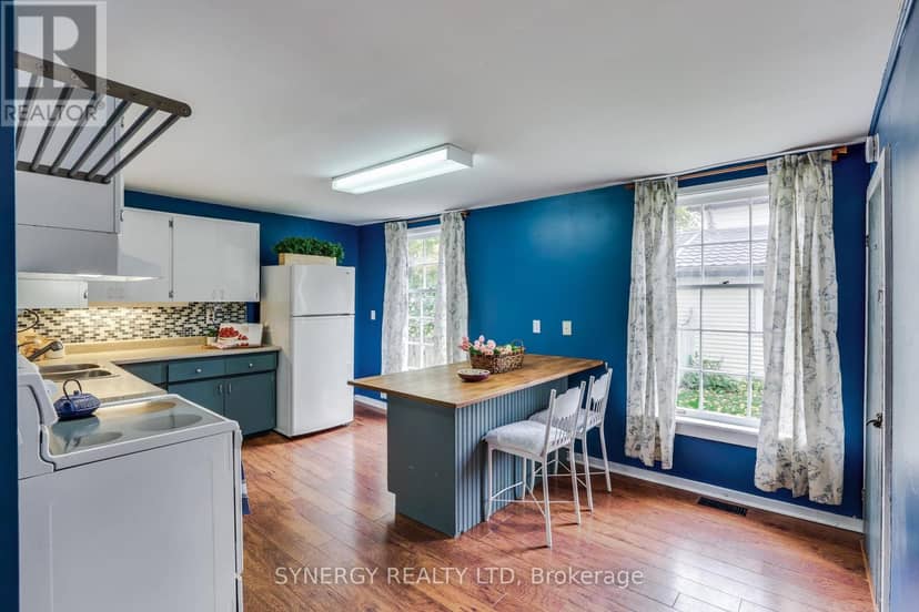 210 Albert Street — photo 15 of 32