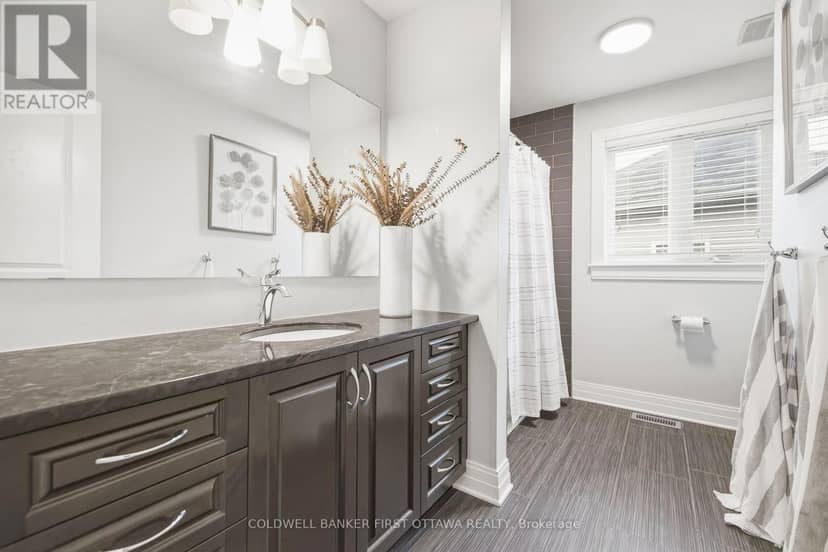529 Adamson Crescent — photo 28 of 40
