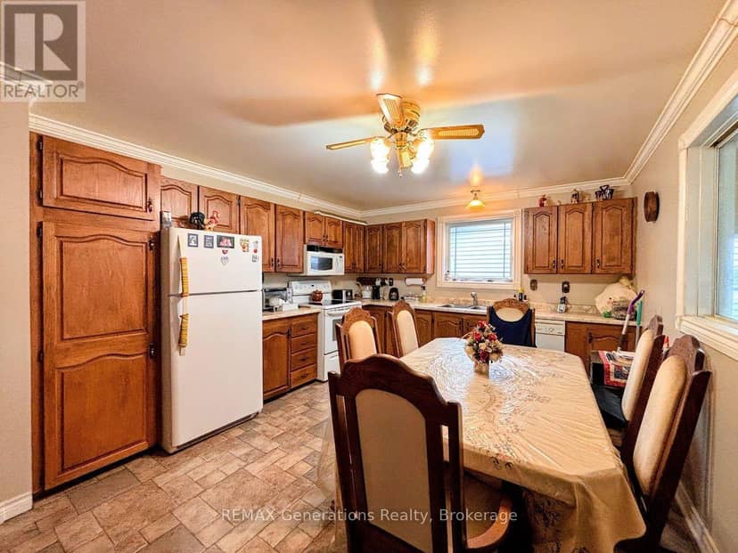 22 Moose Drive, Manitouwadge, photo 2