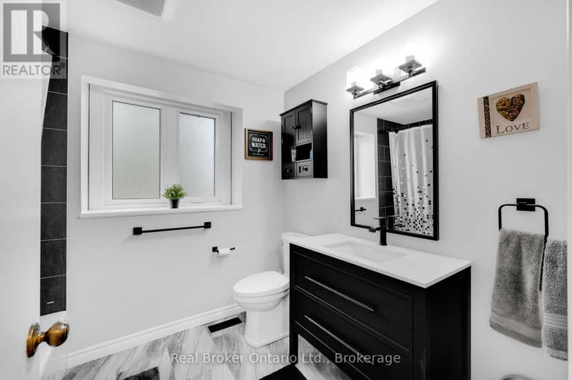30 Westwood Crescent — photo 23 of 37