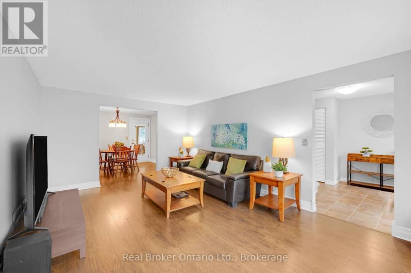 30 Westwood Crescent — photo 8 of 37