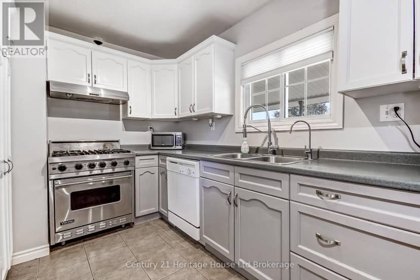 36 Alexander Drive — photo 4 of 23