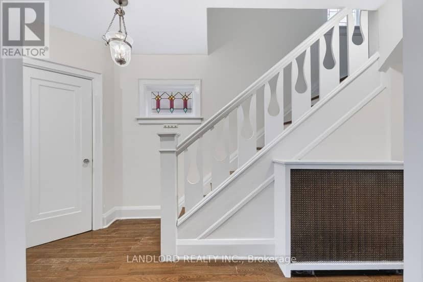159 Lawrence Avenue W, Toronto, photo 2