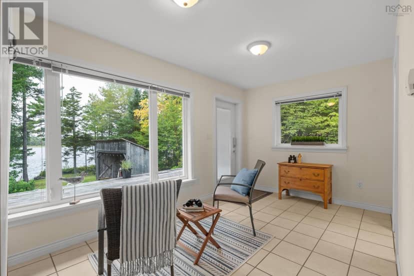 64 Davis Avenue — photo 17 of 36