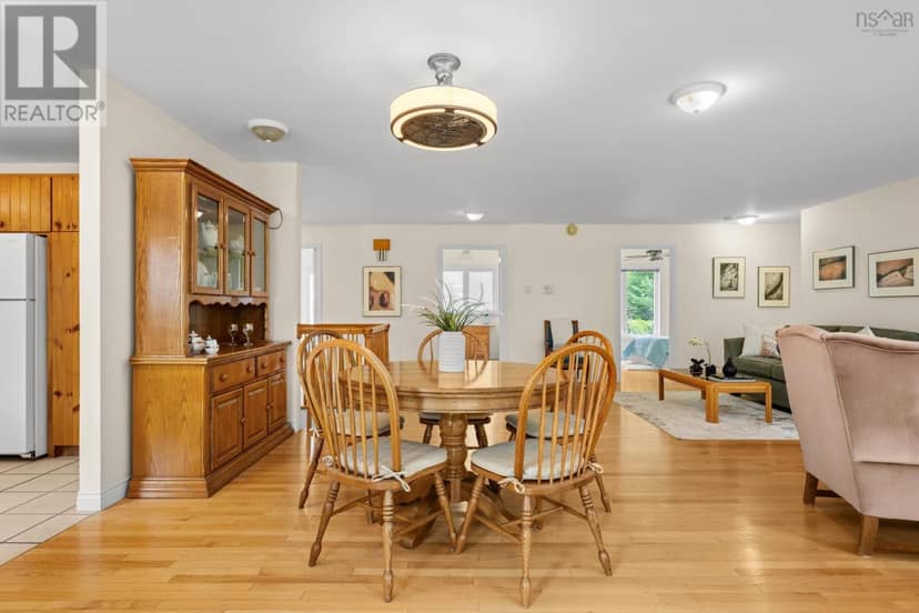 64 Davis Avenue — photo 11 of 36