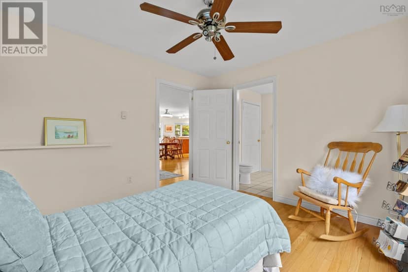64 Davis Avenue — photo 28 of 36