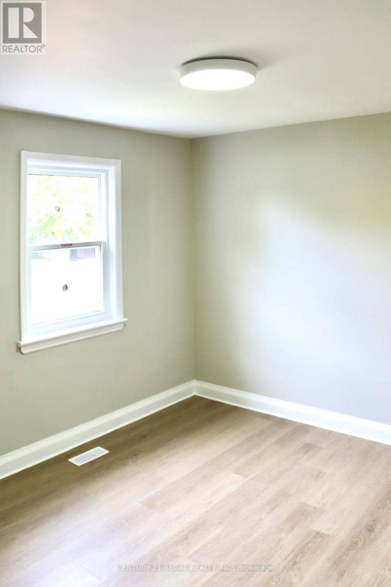 987 Victoria Park Avenue — photo 10 of 15