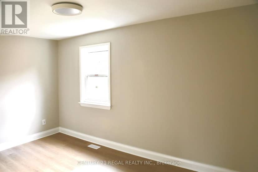987 Victoria Park Avenue — photo 11 of 15
