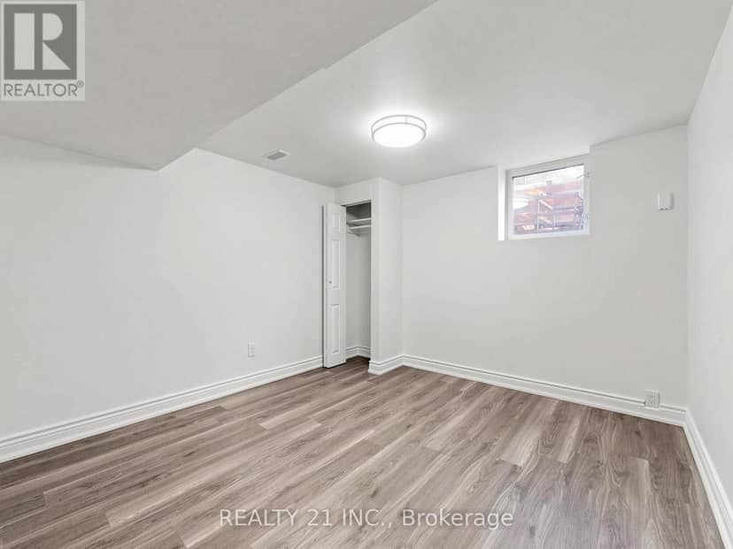 120 Queensbury Avenue — photo 37 of 40