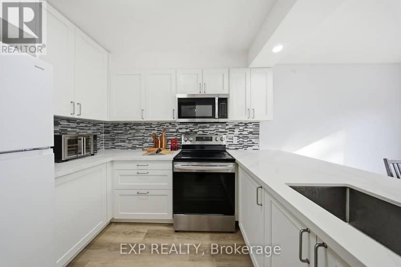 64 Parklane Circle, Clarington, photo 2