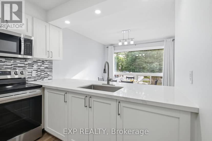 64 Parklane Circle, Clarington, photo 5