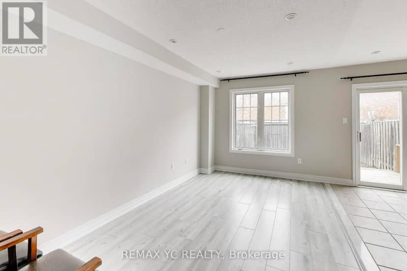 151 Amulet Crescent, Richmond Hill, photo 4