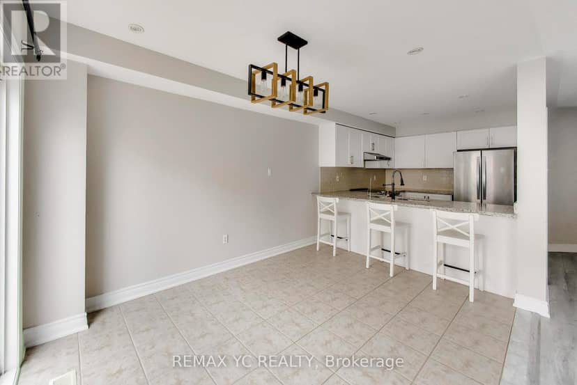 151 Amulet Crescent, Richmond Hill, photo 7