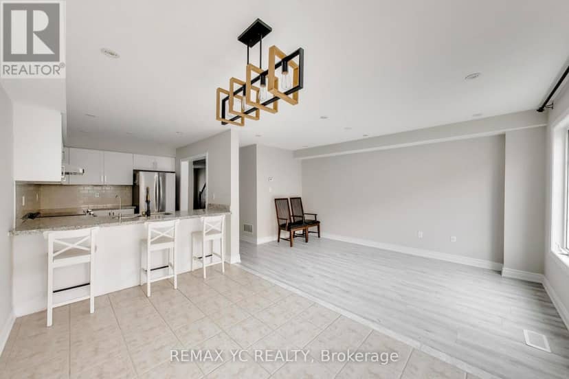 151 Amulet Crescent, Richmond Hill, photo 8