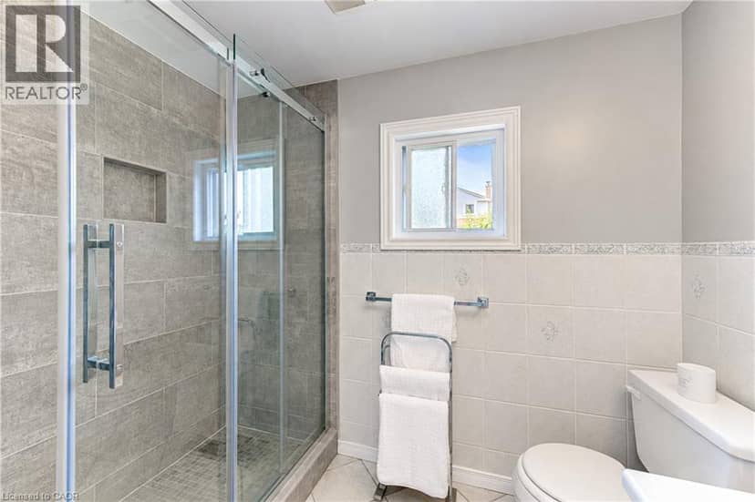 104 DEERWOOD Crescent — photo 32 of 40