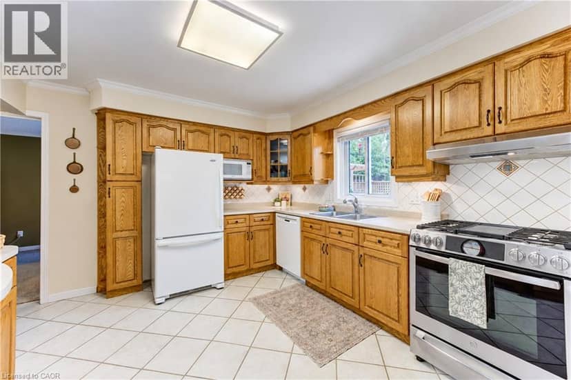 104 DEERWOOD Crescent — photo 14 of 40