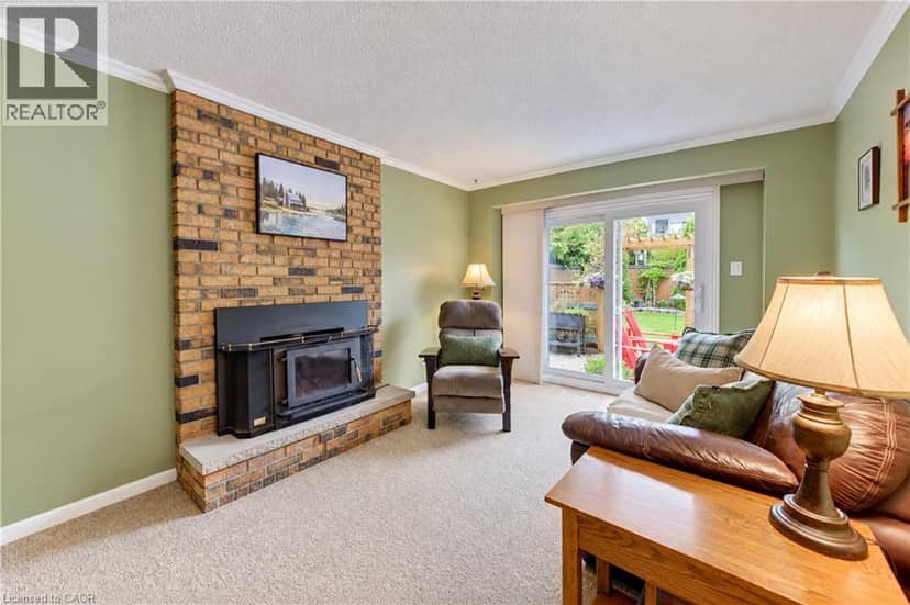 104 DEERWOOD Crescent — photo 21 of 40