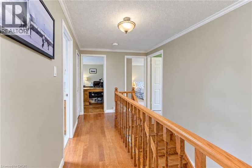 104 DEERWOOD Crescent — photo 23 of 40