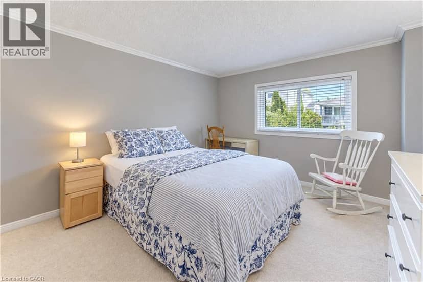 104 DEERWOOD Crescent — photo 33 of 40