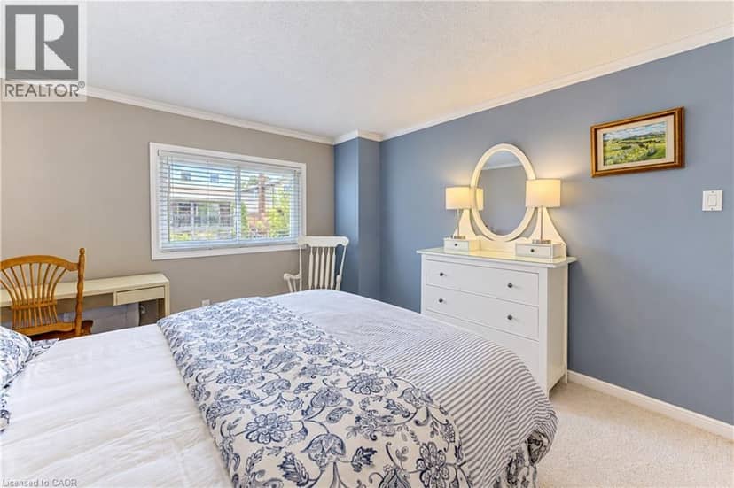 104 DEERWOOD Crescent — photo 34 of 40